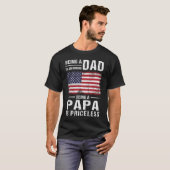 Mens Vater zu sein ist eine Ehre Papa zu sein ist  T-Shirt (Vorne ganz)