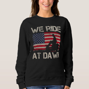 Mens Vatertag wir fahren bei Morgengrauen Männerwä Sweatshirt