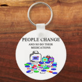 Menschen ändern ihren Arzneimittelscherz Schlüsselanhänger (Vorderseite)