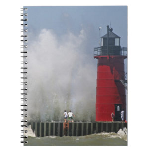 Menschen auf dem Jet sehen große Wellen in 2 Notizblock