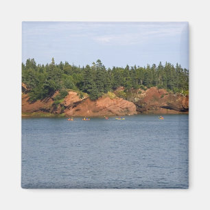 Menschen beim Seekanufahren in der Bay of Fundy be Magnet