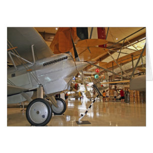 Menschen besuchen das National Museum of Naval Avi