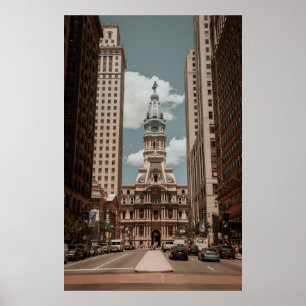 MENSCHEN, DIE AUF DER STRASSE IN DER NÄHE VON HOCH POSTER