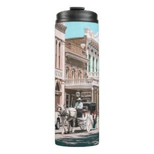 MENSCHEN, DIE AUF DER STRASSE IN DER NÄHE VON KRA THERMOSBECHER