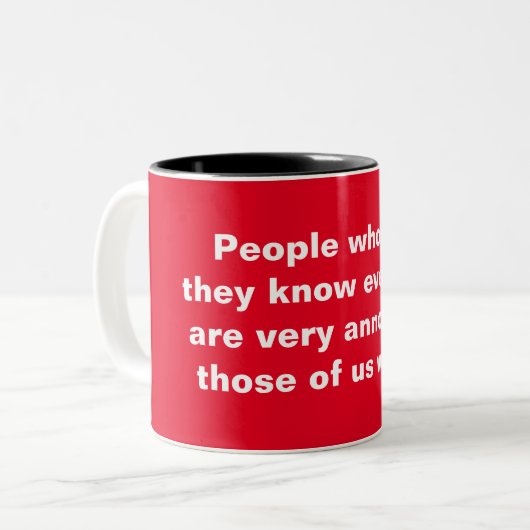 MENSCHEN, DIE DENKEN, SIE WISSEN ALLES ZWEIFARBIGE TASSE (Vorderseite Links)