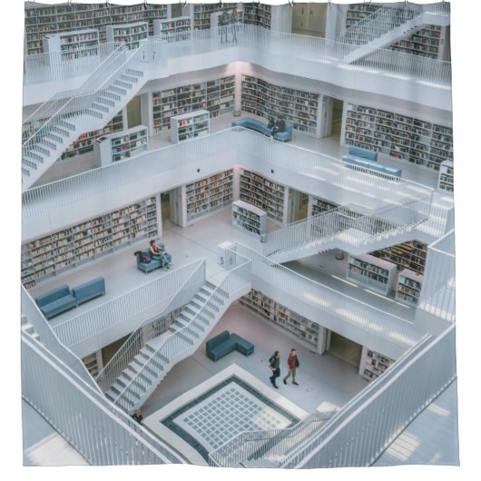 MENSCHEN, DIE INNERHALB DER BIBLIOTHEK GEHEN DUSCHVORHANG (Vorderseite)