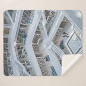 MENSCHEN, DIE INNERHALB DER BIBLIOTHEK GEHEN SHERPADECKE (Vorderseite (Horizontal))