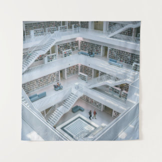 MENSCHEN, DIE INNERHALB DER BIBLIOTHEK GEHEN WANDTEPPICH