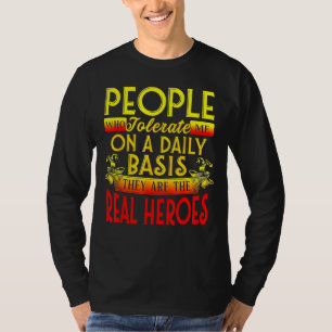 Menschen, die mich täglich tolerieren, sind die Re T-Shirt