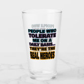 Menschen, die mich täglich tolerieren, sind Helden Glas (Vorderseite)