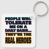 Menschen, die mich täglich tolerieren, sind Helden Schlüsselanhänger (Rückseite)