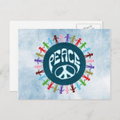 Menschen, die sich in einem Friedenssymbol um die Postkarte (Vorne/Hinten)