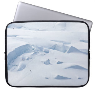 MENSCHEN, DIE TÄGLICH SCHNEEBEDECKT SIND LAPTOPSCHUTZHÜLLE