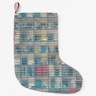MENSCHEN INNERHALB DES GEBÄUDE KLEINER WEIHNACHTSSTRUMPF