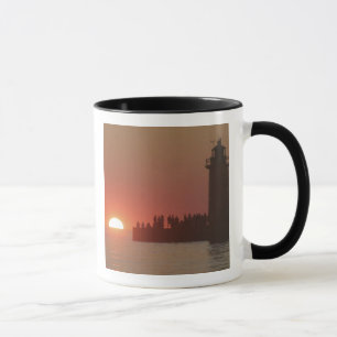 Menschen Leuchtturm Sonnenuntergang Silhouette im  Tasse