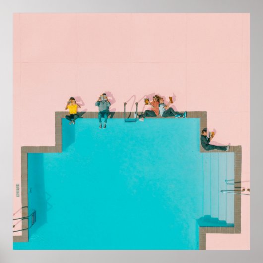 Menschen neben Billardbildern Poster (Vorne)