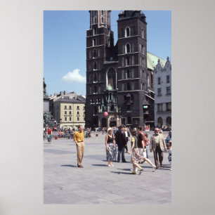 MENSCHEN STEHEND NEBEN KONKRETEN KATHEDRALEN POSTER