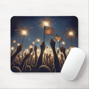 Menschenmenge mit amerikanischen Fahnen und Sparkl Mousepad
