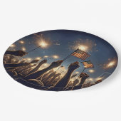 Menschenmenge mit amerikanischen Fahnen und Sparkl Pappteller (Schrägansicht)