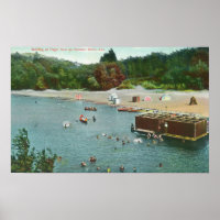 Menschenmengen schwimmen im russischen Fluss