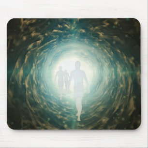 Menschliche Soule in einem Lichttunnel Mousepad