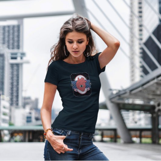 Menschliches Herz mit Auge T-Shirt