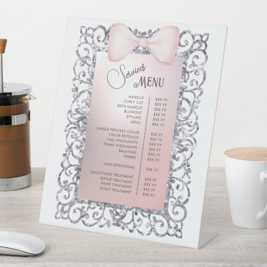 Menü "Silver Glitzer Frame Pink Bow Services" Sockelschild (In Situ)