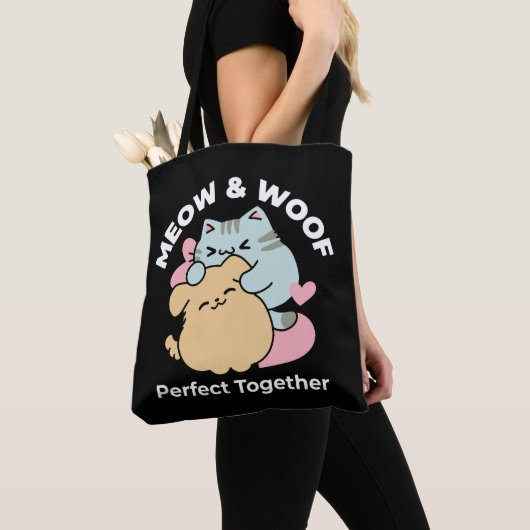 Meow & Woof perfekt zusammen - Niedliche Katze und Tasche (Von Nahem)