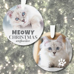 Meowy Christmas Cat Foto Ornament<br><div class="desc">Personalisierte "Meowy Christmas" Cat Foto Ornament. Mit diesem spielerischen Katzenschmuck, der perfekt für die mit einem schelhaften Kätzchen oder einem geselligen Kätzchen geeignet ist, lassen Sie Ihren Urlaub fröhlich und Spaß genießen. Auf der Vorderseite steht der festliche Text "Meowy Christmas", eine lustige Drehung auf dem traditionellen Gruß, zusammen mit dem...</div>