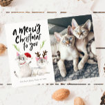 Meowy Christmas Niedlich Cat Foto Feiertagskarte<br><div class="desc">Niedliche und lustige Weihnachtskarte mit einer Illustration zweier siamesischer Katzen,  die eine Weihnachtsmannmütze und Antlers tragen. Im Typografentext oben steht: "Ein heftiger Weihnachten für dich." Du kannst daneben ein eigenes kitty-Bild hinzufügen. Auf der Rückseite der Karte befinden sich die Goldpunkte der Imitate.</div>