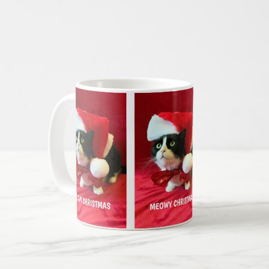 Meowy Weihnachten Pfirsiche die Tuxedo Cat Tasse (Vorderseite Links)