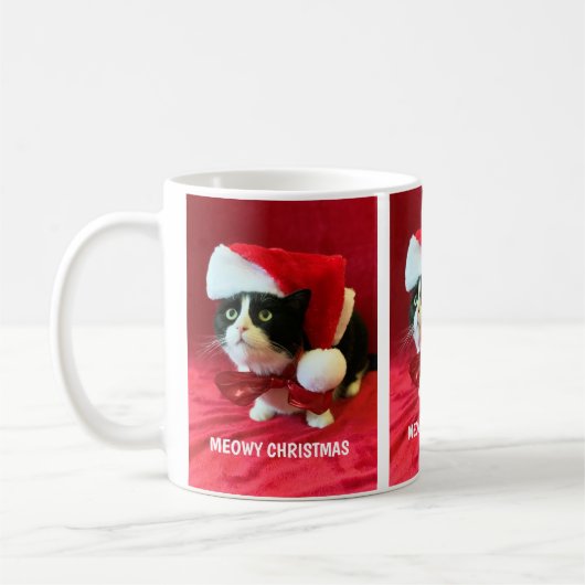 Meowy Weihnachten Pfirsiche die Tuxedo Cat Tasse (Links)