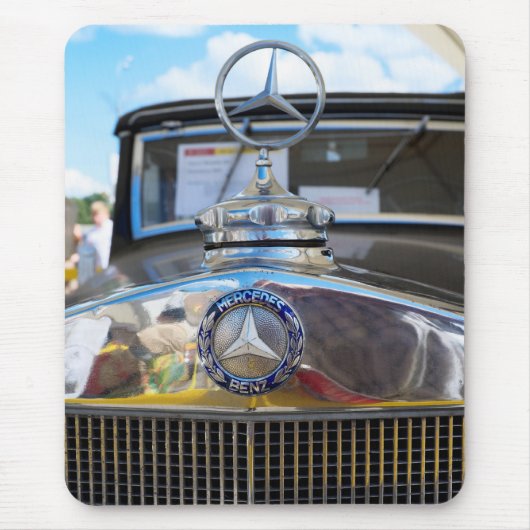 Mercedes-Benz 260D. Das erste Dieselfahrzeug der W Mousepad (Vorne)