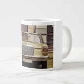 Mercedes-Benz ist eine deutsche Luxusautomarke Jumbo-Tasse (Vorderseite Rechts)