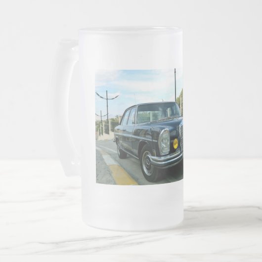 Mercedes-Benz ist eine deutsche Luxusautomarke Mattglas Bierglas (Vorderseite Links)