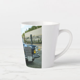 Mercedes-Benz ist eine deutsche Luxusautomarke Milchtasse