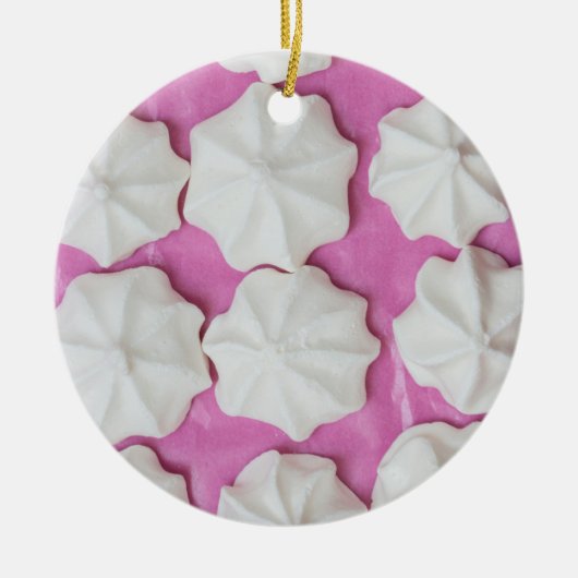 Meringues auf rosa Papiergeschenk Keramik Ornament (Vorne)