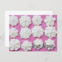 Meringues auf rosa Papiergeschenk