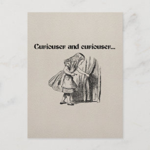 Merkwürdiger und merkwürdiger Alice mit Schlüssel Postkarte