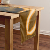 Merkwürdiges Gewirr verbrannter Bänder, orange und Kurzer Tischläufer (Beispiel)