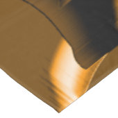 Merkwürdiges Gewirr verbrannter Bänder, orange und Tischdecke (Schrägansicht)