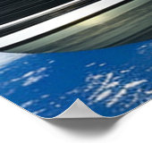 Merkwürdiges UFO über der Erde Poster (Ecke)