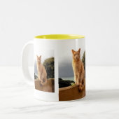 Merlin an der Gartenmauer Zweifarbige Tasse (Vorderseite Links)