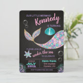 Mermaid Chalkboard Geburtstagseinladung, Glitzer Einladung (Stehend Vorderseite)