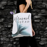 Mermaid Crew Aqua | Mint Seafoam Luxe Brautparty Tasche<br><div class="desc">Ausgereifte und minimale "Mermaid Crew/Squad" Bachelorette oder Brautparty-Custom-Keepake Gunst zu zeigen Anerkennung für Ihre besten Freunde und Familie, die bei Ihnen stand. Dieses feminine "Under the Sea" Thema besticht durch elegante skurrile Imitate, die Glitzer-Mermaid-Muster und Schwanz mit einem metallisch schimmernden Schimmer vermischt. Für andere Farben oder passende Produkte wenden Sie...</div>