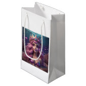 Mermaid Crown Kleine Geschenktüte (Vorderseite Schrägansicht)