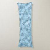 Mermaid Glam Scale | Dusty Ice Blue Sheen Luster Seitenschläferkissen (Vorderseite Vertikal)