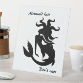 Mermaid Hair kümmert sich nicht Sockelschild (In Situ)