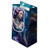 Mermaid Lila Hair Kleine Geschenktüte (Rückseite Schrägansicht)