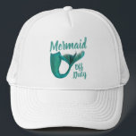 Mermaid Off Duty Mermaid Schwanz Truckerkappe<br><div class="desc">Mädchenhut für dienstfreie Meerjungfrauen in diesem Sommer.</div>